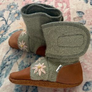 Nook Kids Olive Green Wool Moccasins with Pink Daisy Embroidery